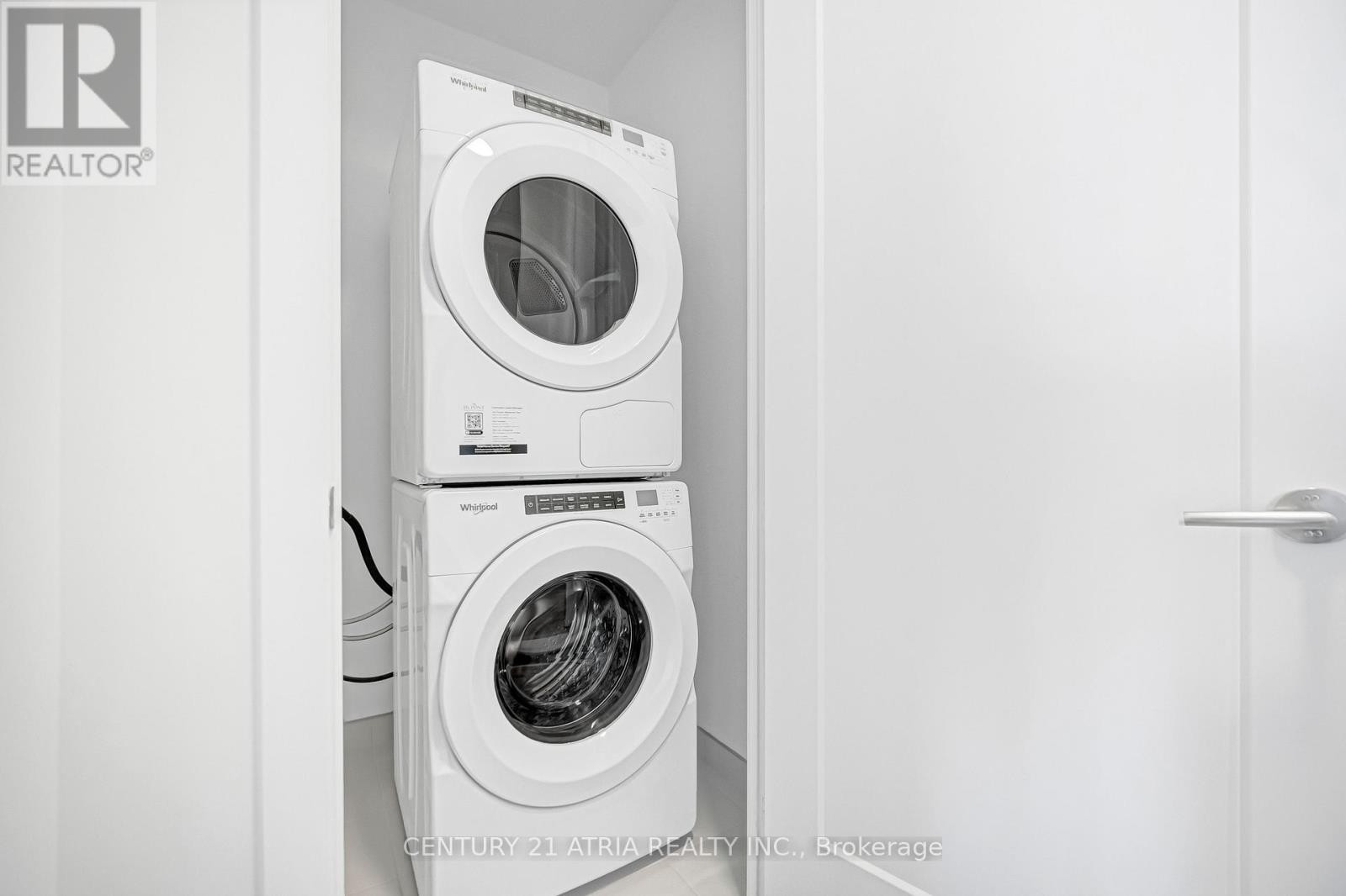 












211 - 858 DUPONT STREET

,
Toronto (Dovercourt-Wallace Emerson-Junction),




Ontario
M6G0C1

