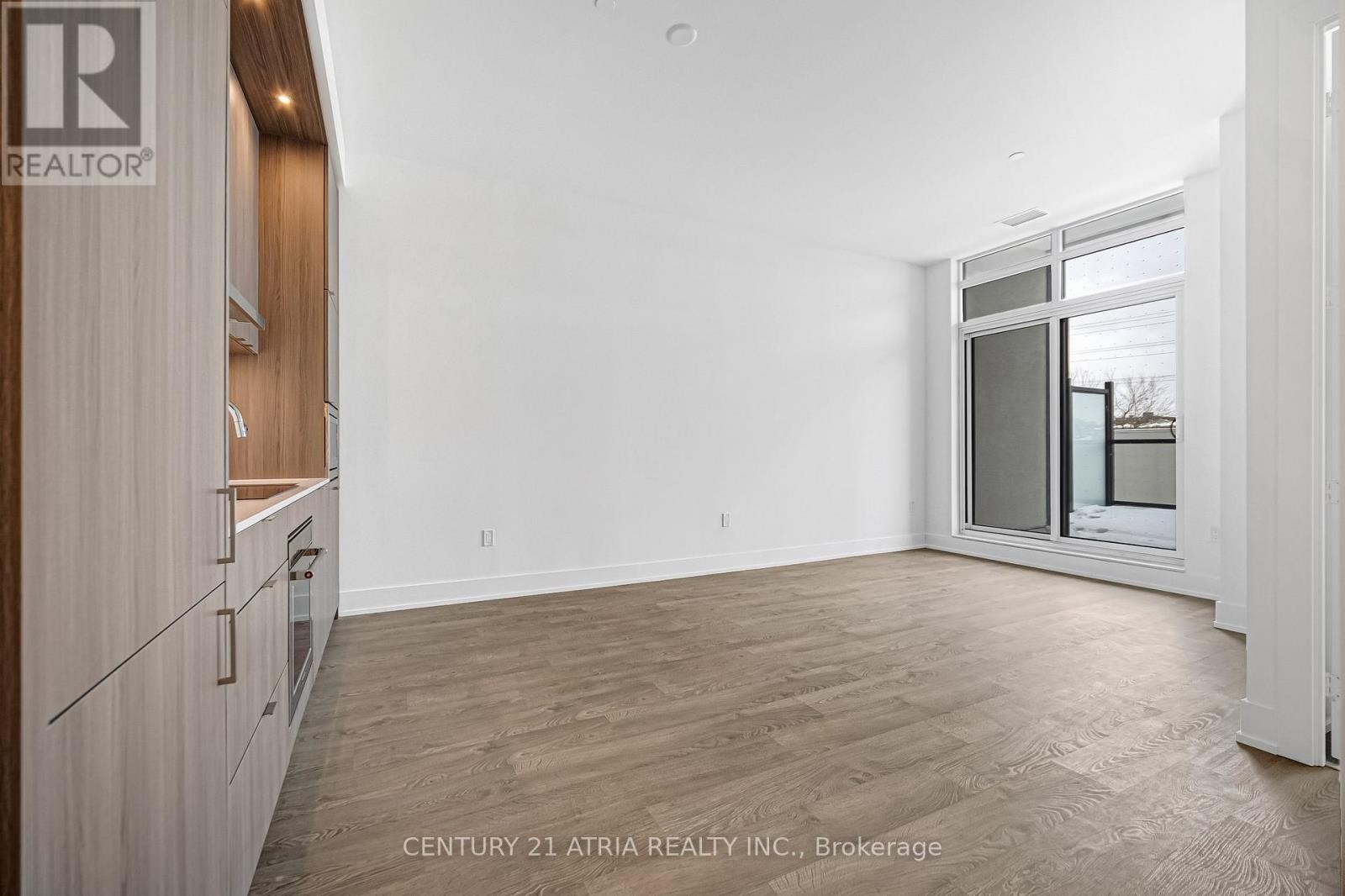 












211 - 858 DUPONT STREET

,
Toronto (Dovercourt-Wallace Emerson-Junction),




Ontario
M6G0C1

