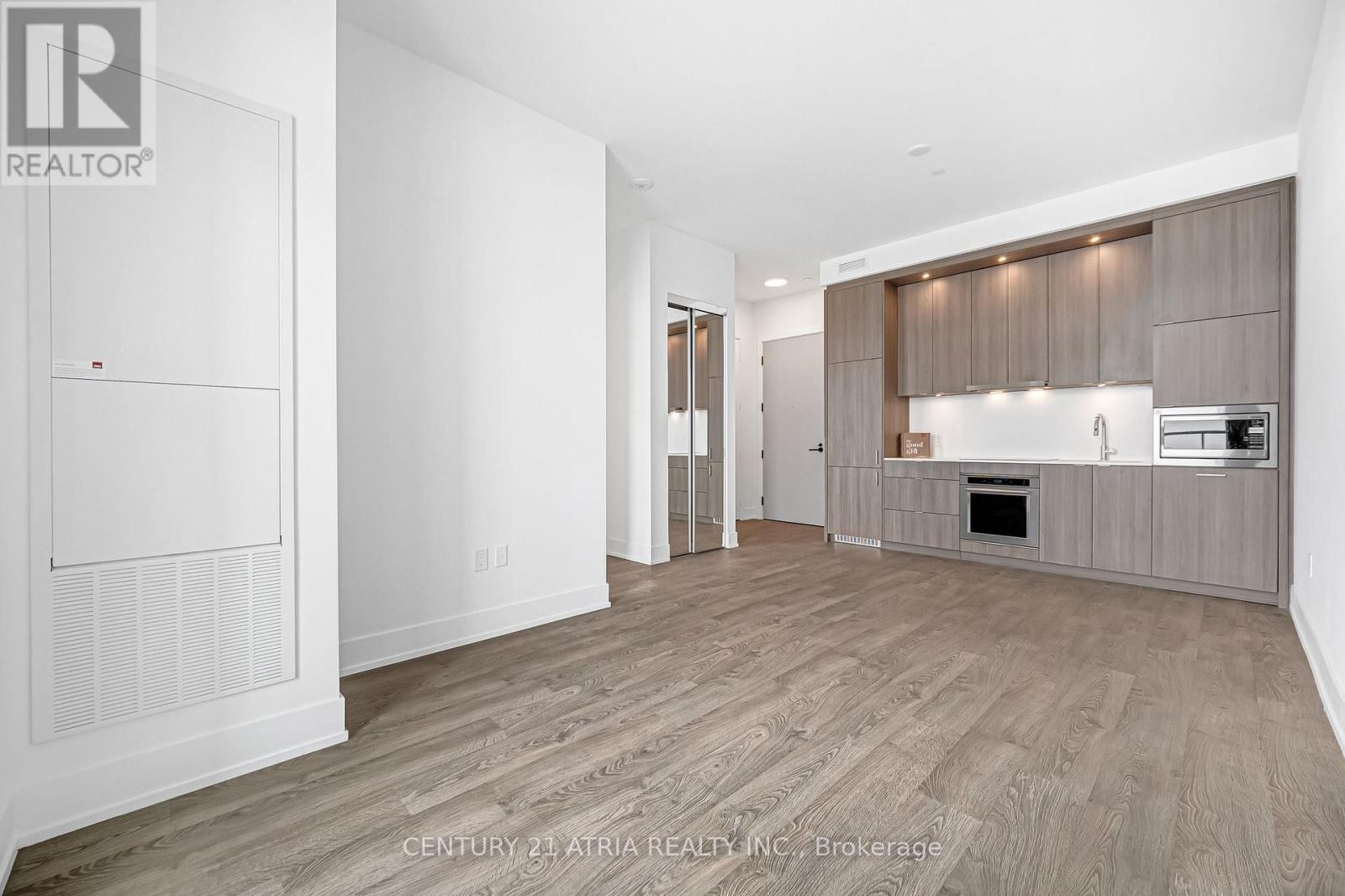 












211 - 858 DUPONT STREET

,
Toronto (Dovercourt-Wallace Emerson-Junction),




Ontario
M6G0C1

