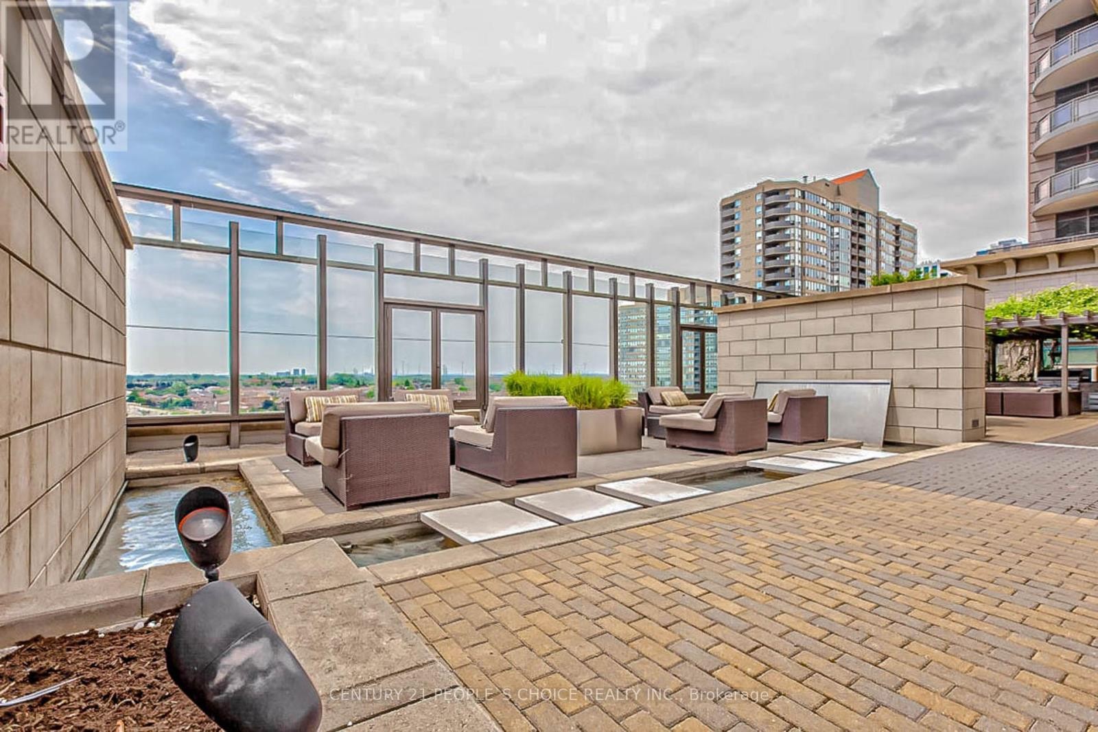 












2904 - 385 PRINCE OF WALES DRIVE

,
Mississauga (City Centre),




Ontario
L5B0C6

