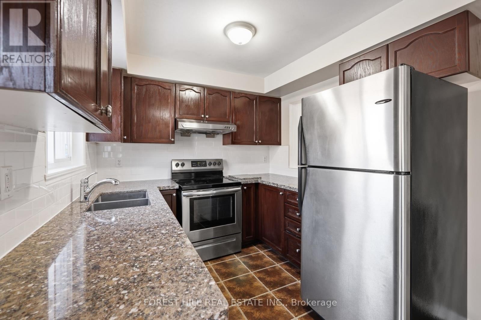 












139 - 5260 MCFARREN BOULEVARD

,
Mississauga (Central Erin Mills),




Ontario
L5M7J1

