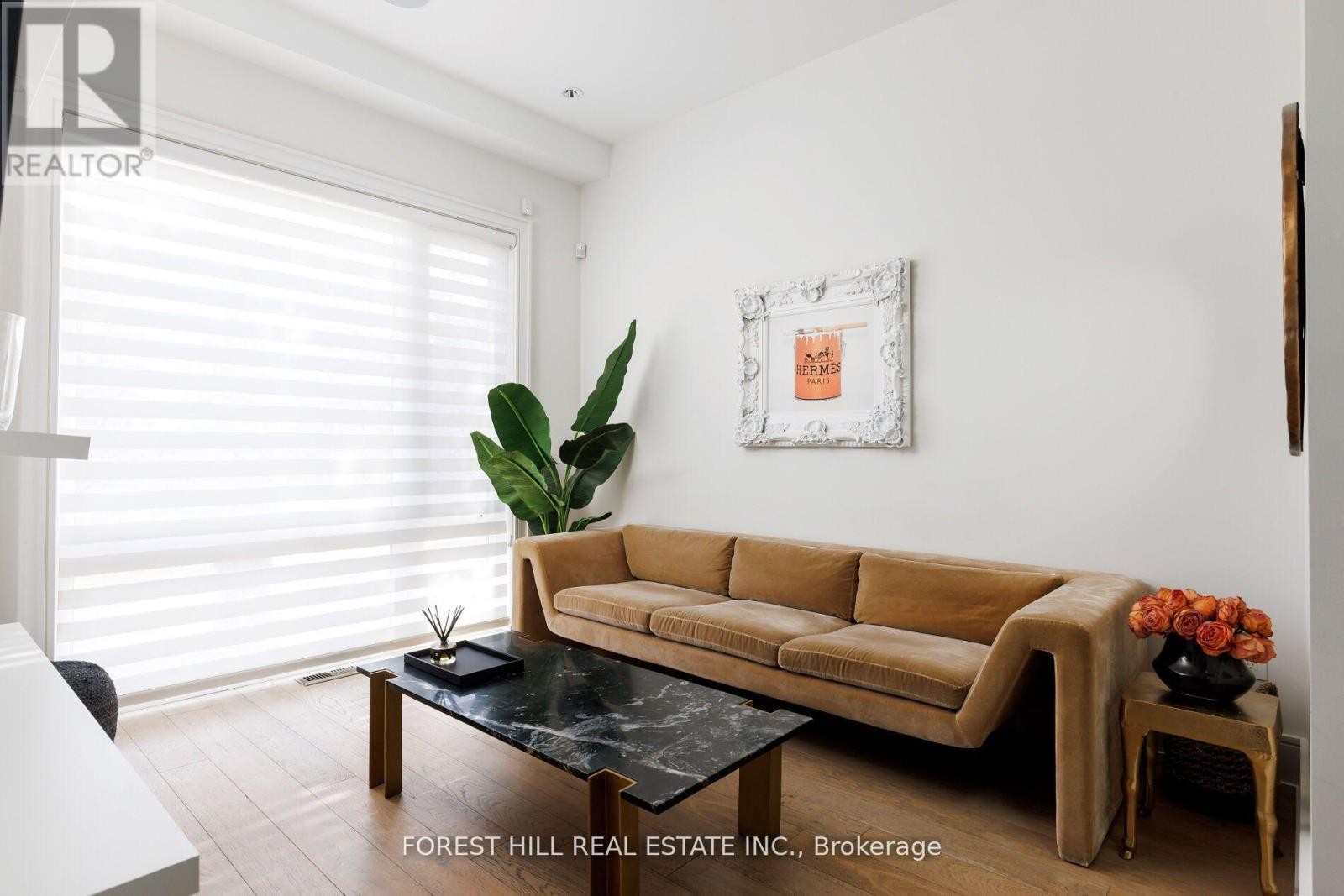 












8 NORA ROAD

,
Toronto (Islington-City Centre West),




Ontario
M9A1C9

