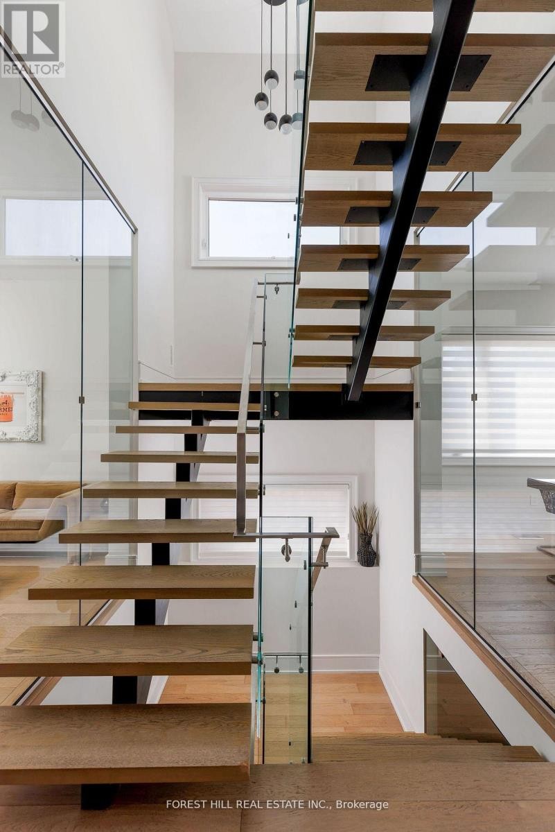 












8 NORA ROAD

,
Toronto (Islington-City Centre West),




Ontario
M9A1C9

