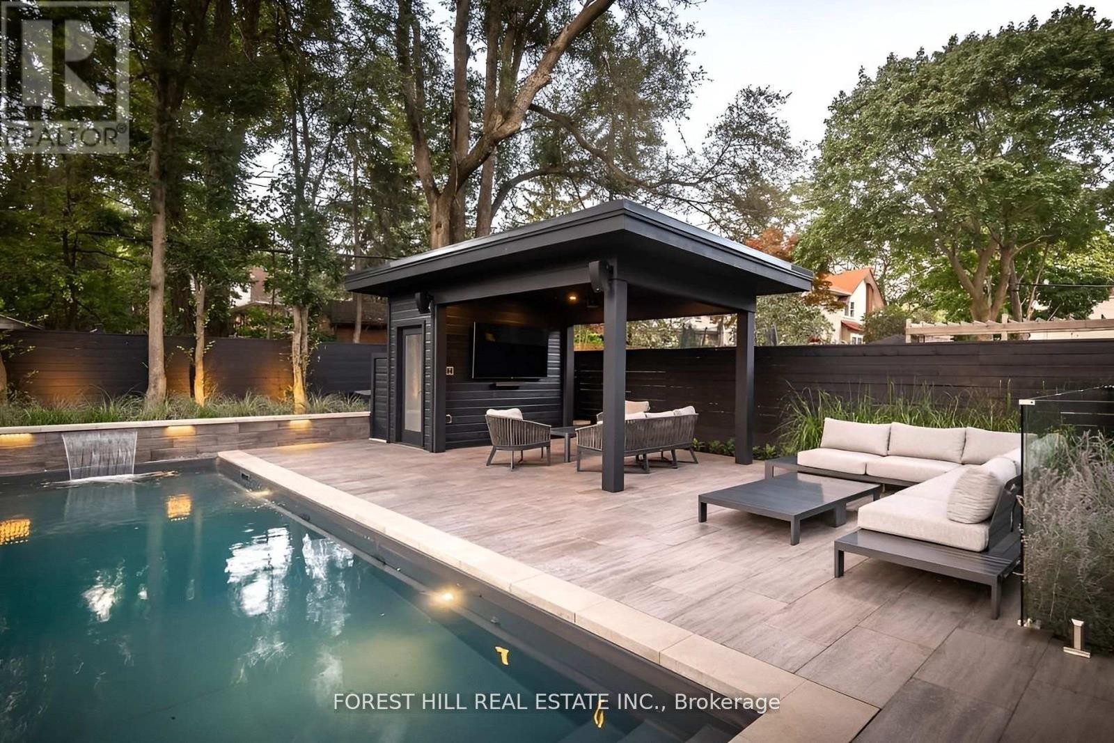 












8 NORA ROAD

,
Toronto (Islington-City Centre West),




Ontario
M9A1C9

