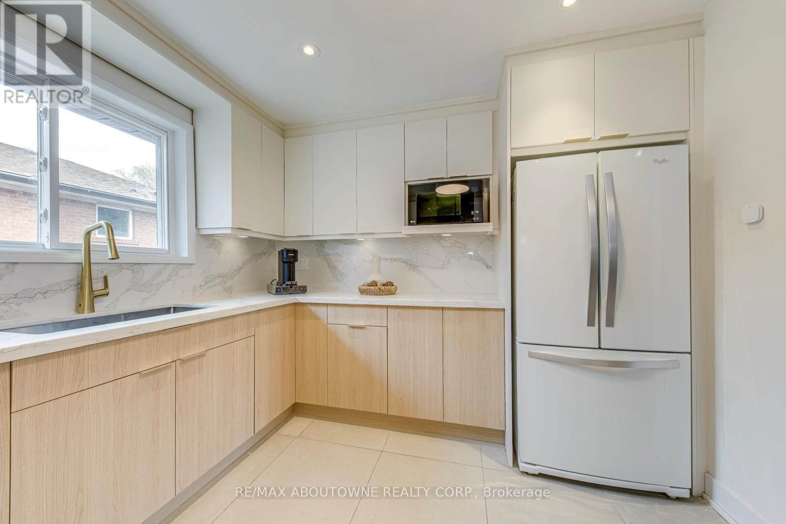 












7 IVYBRIDGE DRIVE

,
Toronto (Eringate-Centennial-West Deane),




Ontario
M9C3R2

