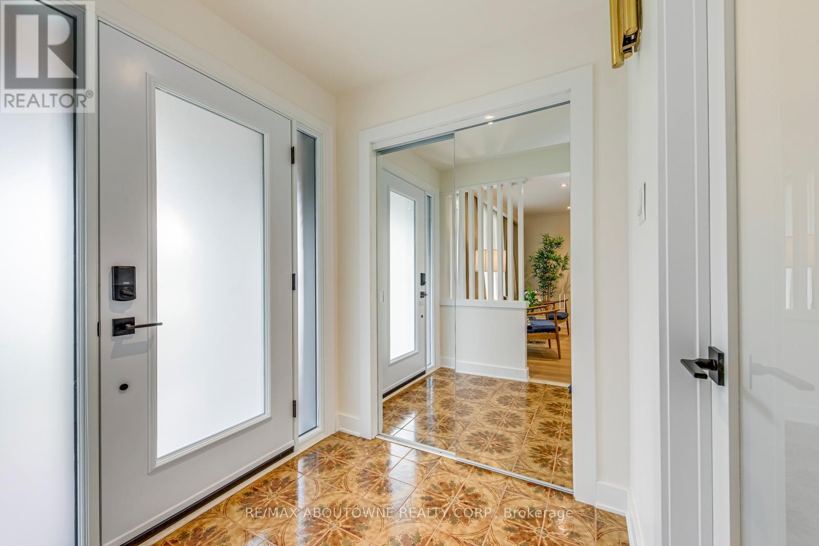 












7 IVYBRIDGE DRIVE

,
Toronto (Eringate-Centennial-West Deane),




Ontario
M9C3R2

