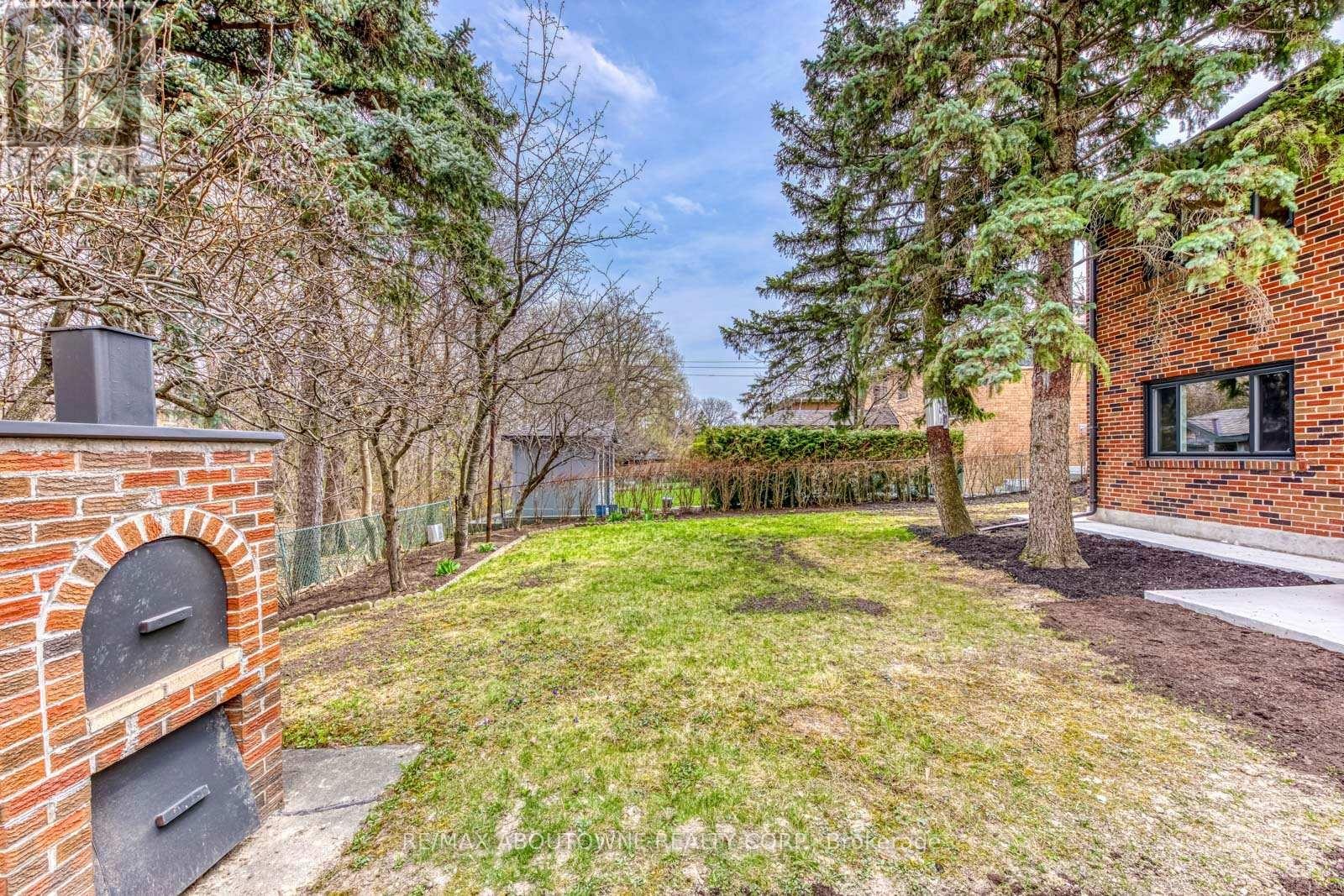 












7 IVYBRIDGE DRIVE

,
Toronto (Eringate-Centennial-West Deane),




Ontario
M9C3R2

