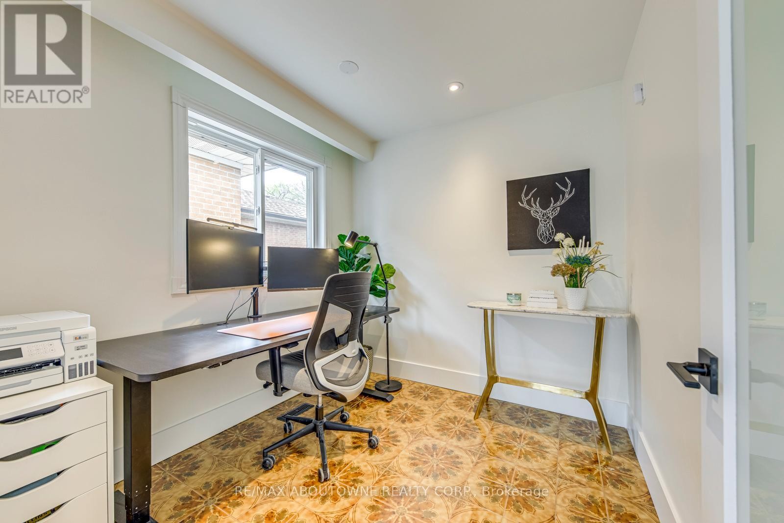 












7 IVYBRIDGE DRIVE

,
Toronto (Eringate-Centennial-West Deane),




Ontario
M9C3R2

