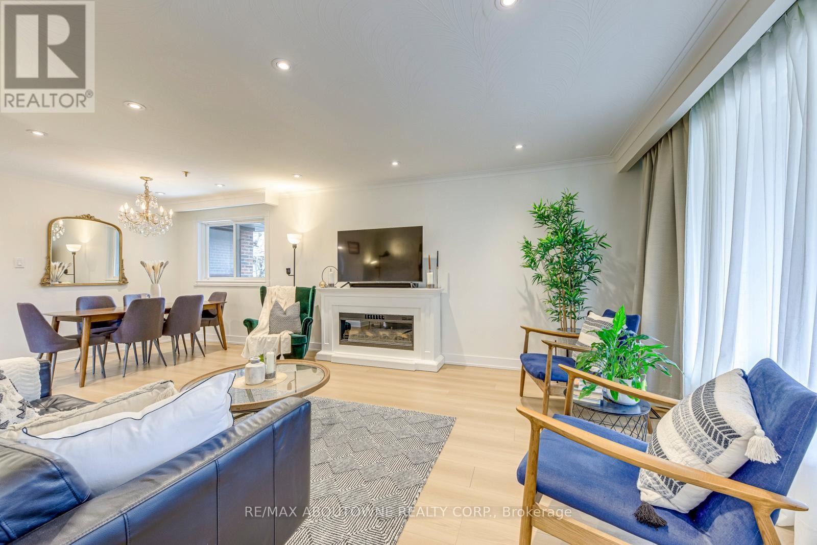 












7 IVYBRIDGE DRIVE

,
Toronto (Eringate-Centennial-West Deane),




Ontario
M9C3R2

