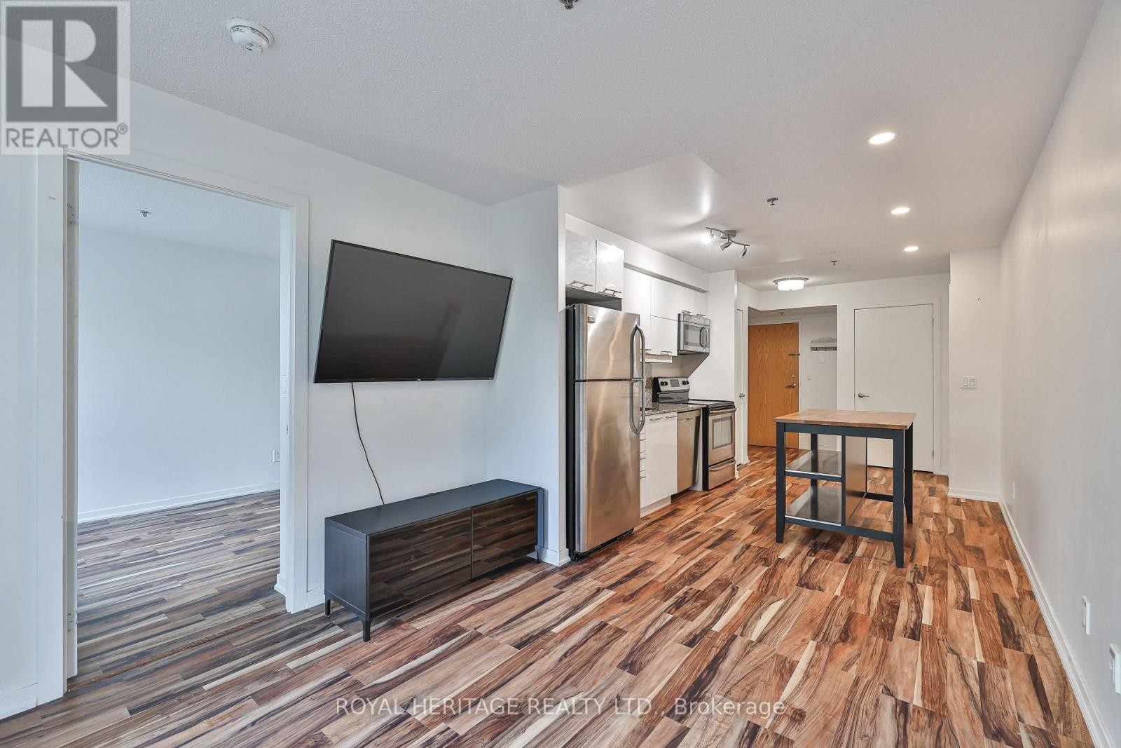 












104 - 38 JOE SHUSTER WAY

,
Toronto (South Parkdale),




Ontario
M6K0A5

