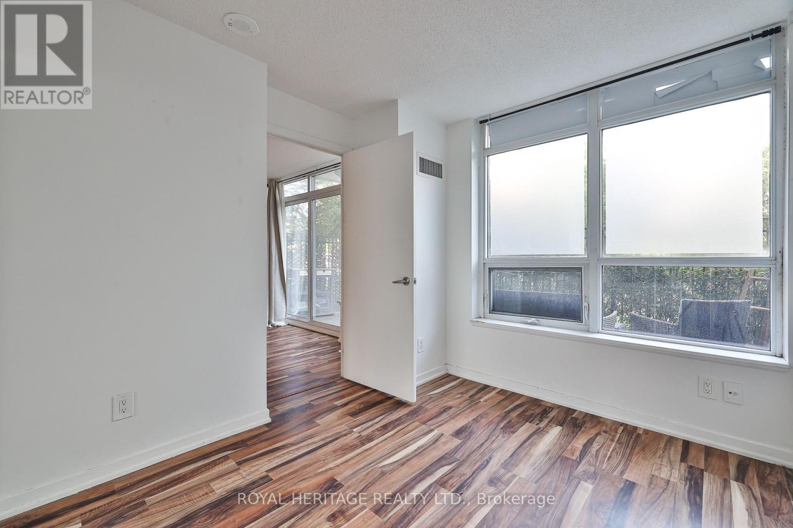 












104 - 38 JOE SHUSTER WAY

,
Toronto (South Parkdale),




Ontario
M6K0A5

