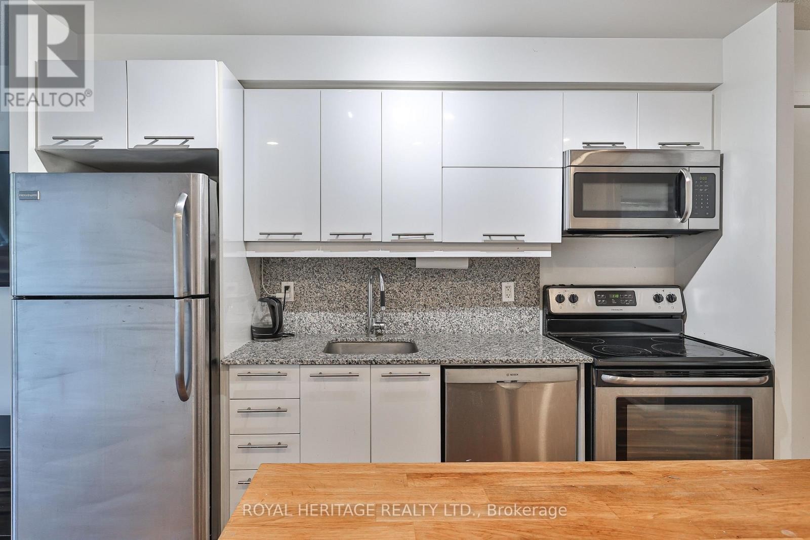 












104 - 38 JOE SHUSTER WAY

,
Toronto (South Parkdale),




Ontario
M6K0A5

