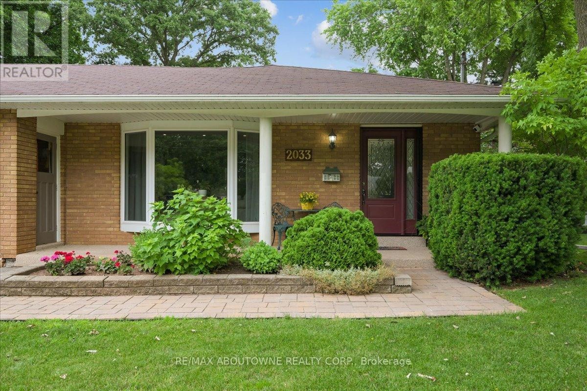 












2033 SAXON ROAD

,
Oakville (WO West),




Ontario
L6L2V1

