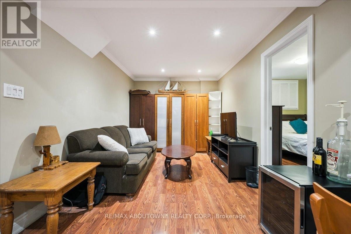 












2033 SAXON ROAD

,
Oakville (WO West),




Ontario
L6L2V1

