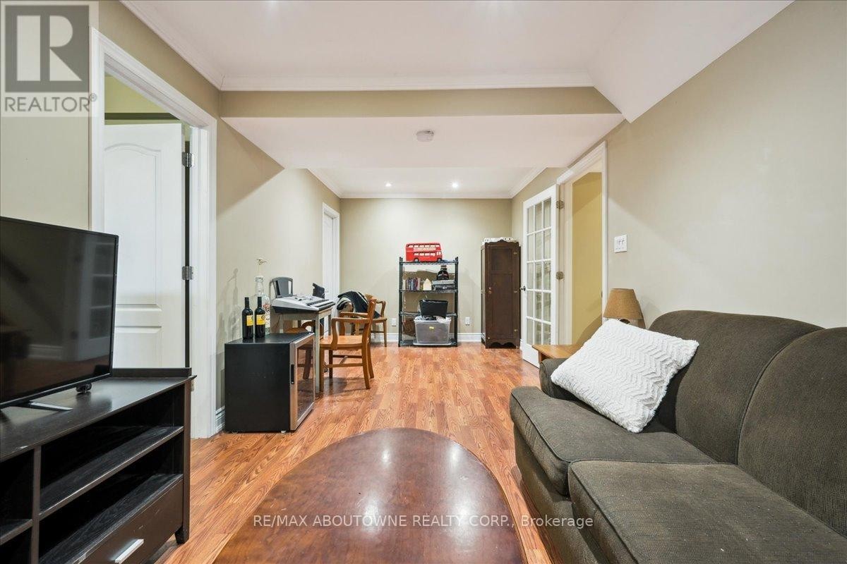 












2033 SAXON ROAD

,
Oakville (WO West),




Ontario
L6L2V1

