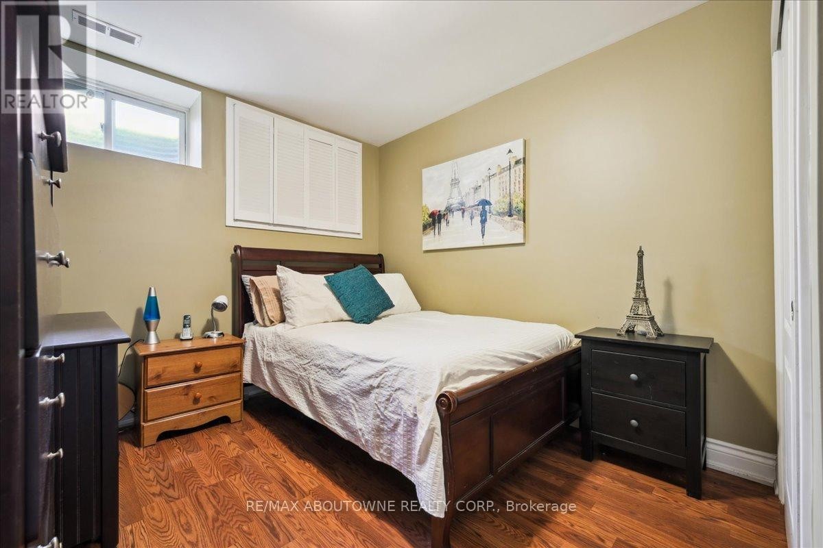 












2033 SAXON ROAD

,
Oakville (WO West),




Ontario
L6L2V1

