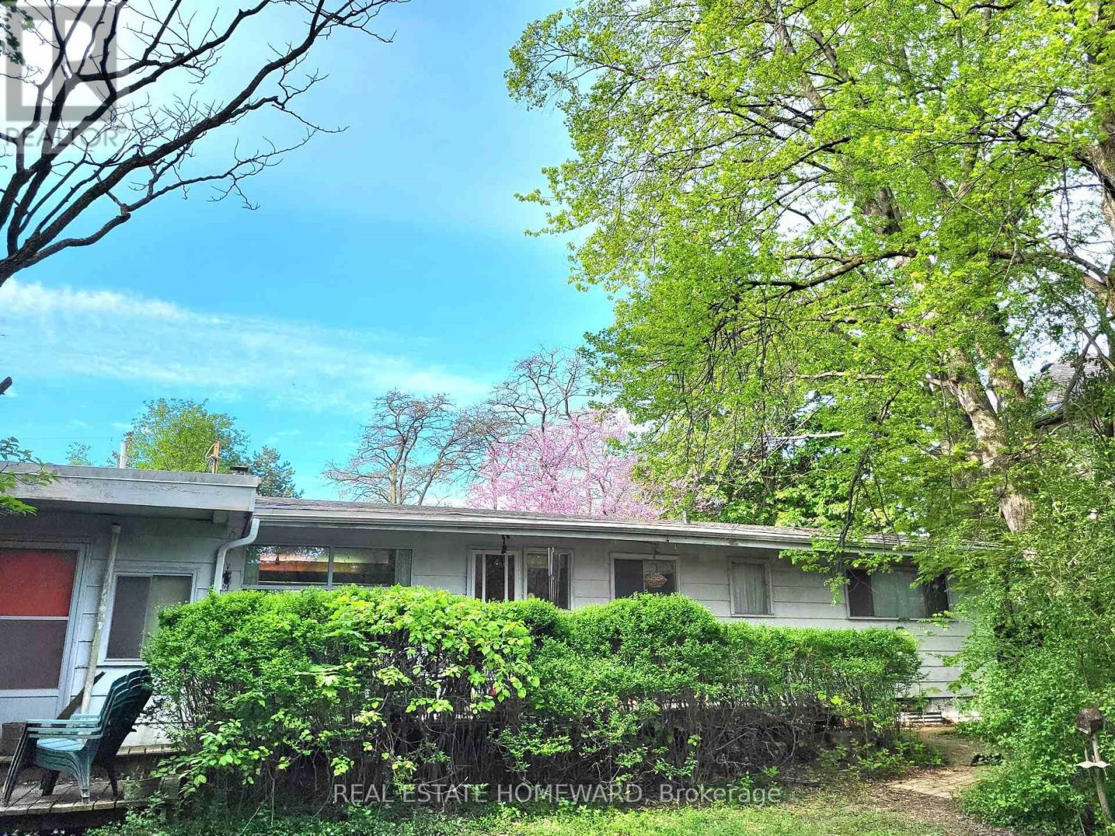 












2441 OLD CARRIAGE ROAD

,
Mississauga (Erindale),




Ontario
L5C1Y6

