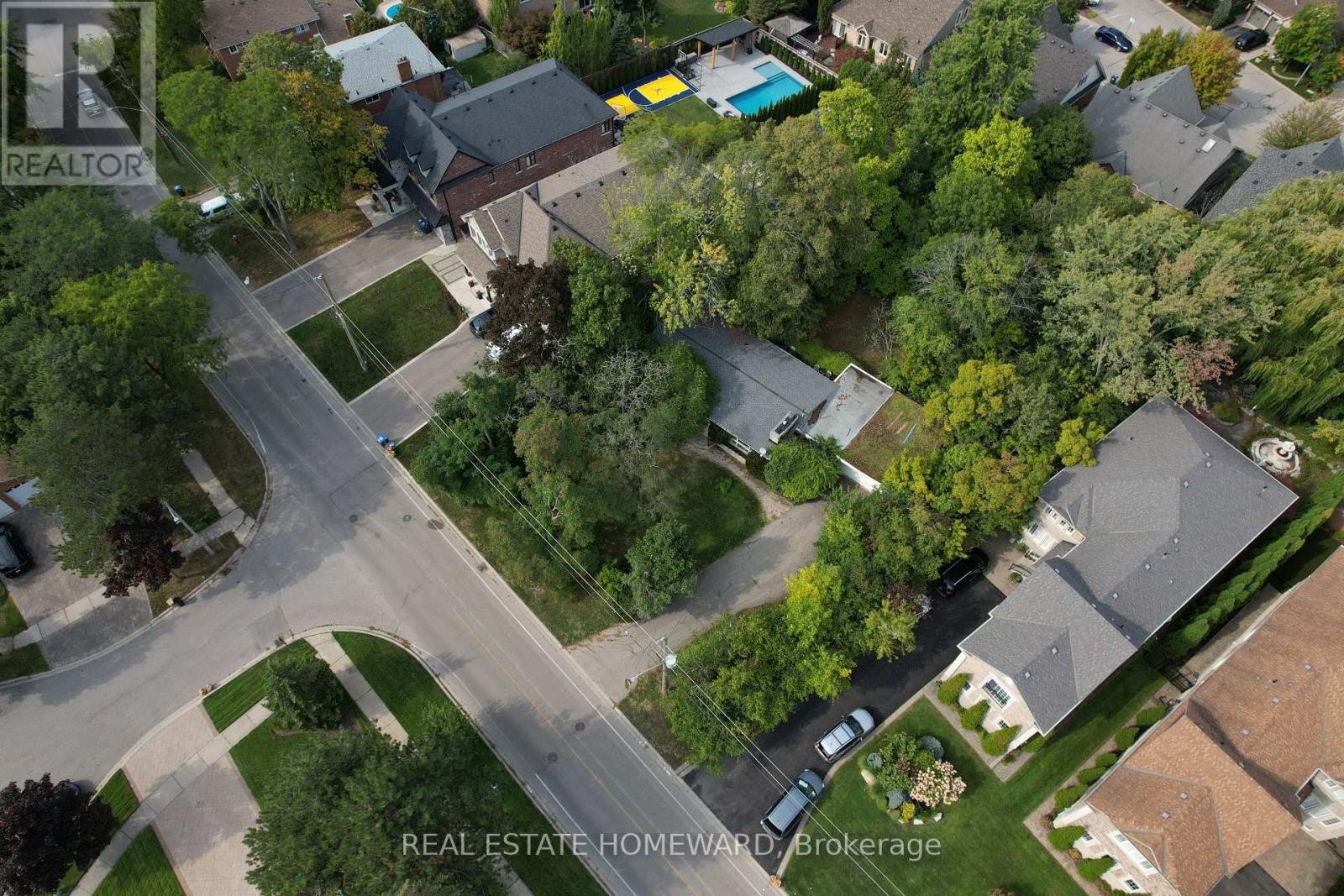 












2441 OLD CARRIAGE ROAD

,
Mississauga (Erindale),




Ontario
L5C1Y6

