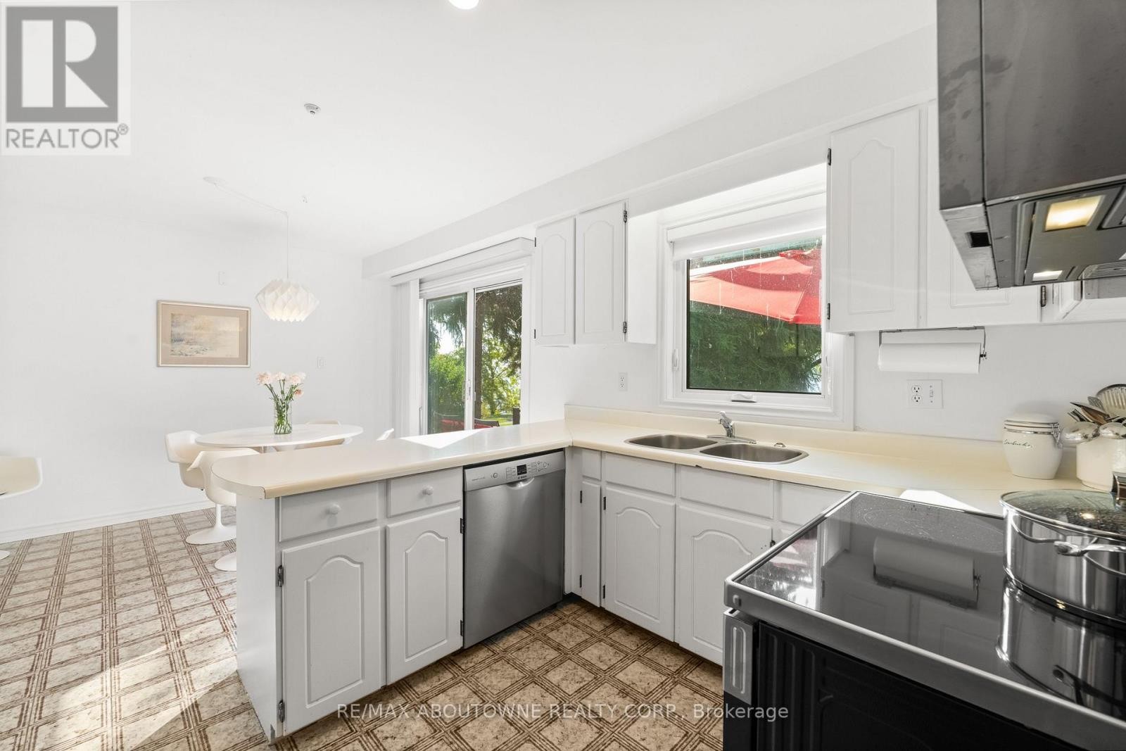 












20 ARKENDO DRIVE

,
Oakville (FD Ford),




Ontario
L6J5T9

