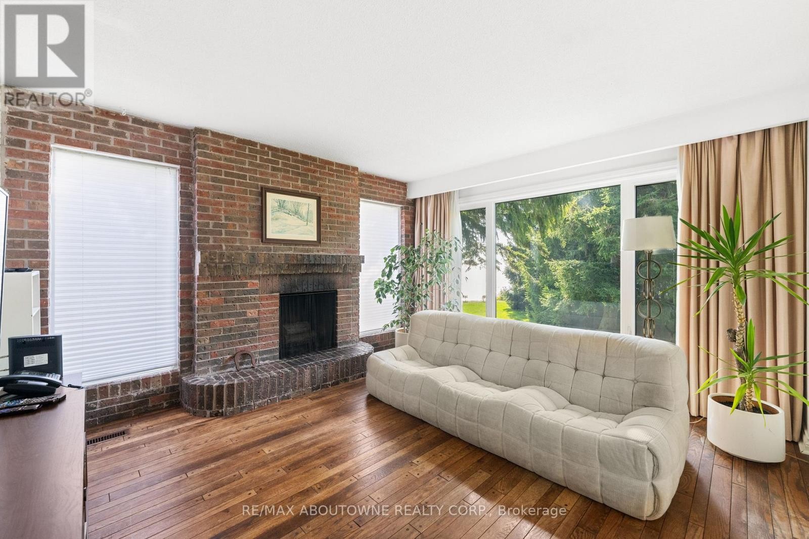 












20 ARKENDO DRIVE

,
Oakville (FD Ford),




Ontario
L6J5T9


