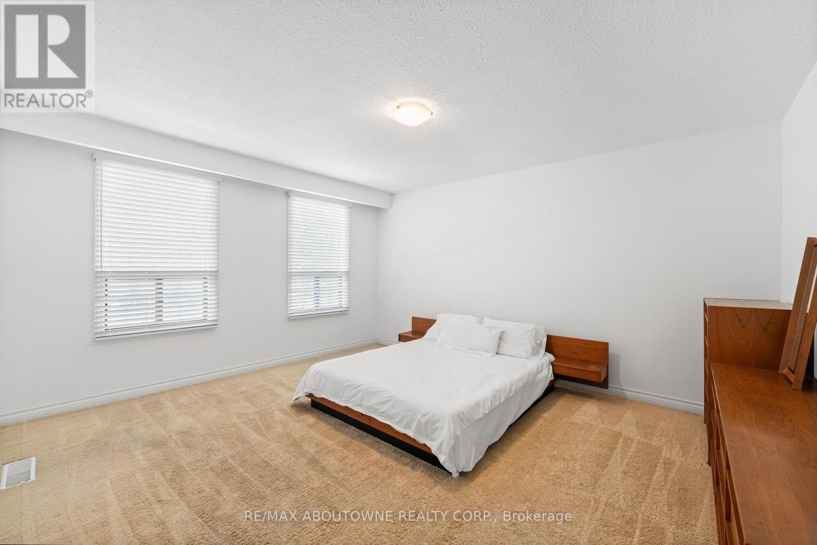 












20 ARKENDO DRIVE

,
Oakville (FD Ford),




Ontario
L6J5T9

