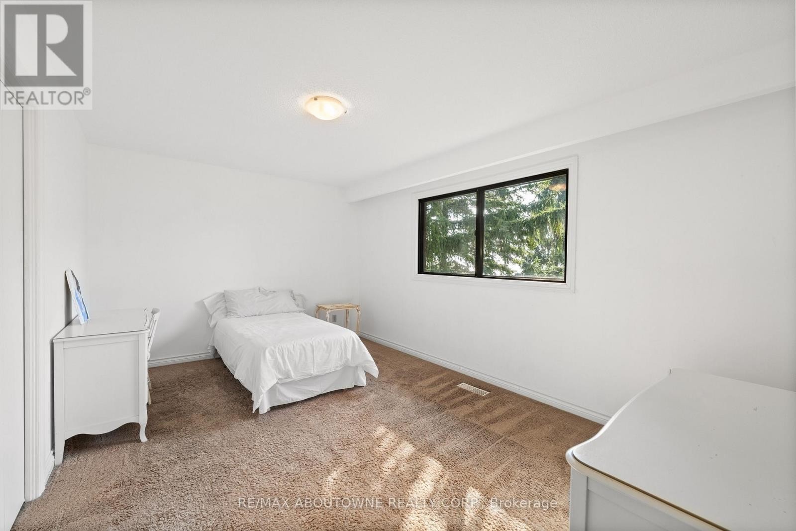 












20 ARKENDO DRIVE

,
Oakville (FD Ford),




Ontario
L6J5T9

