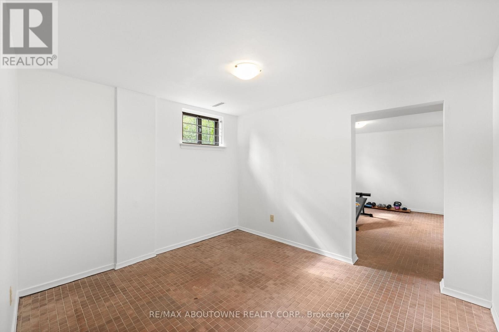 












20 ARKENDO DRIVE

,
Oakville (FD Ford),




Ontario
L6J5T9

