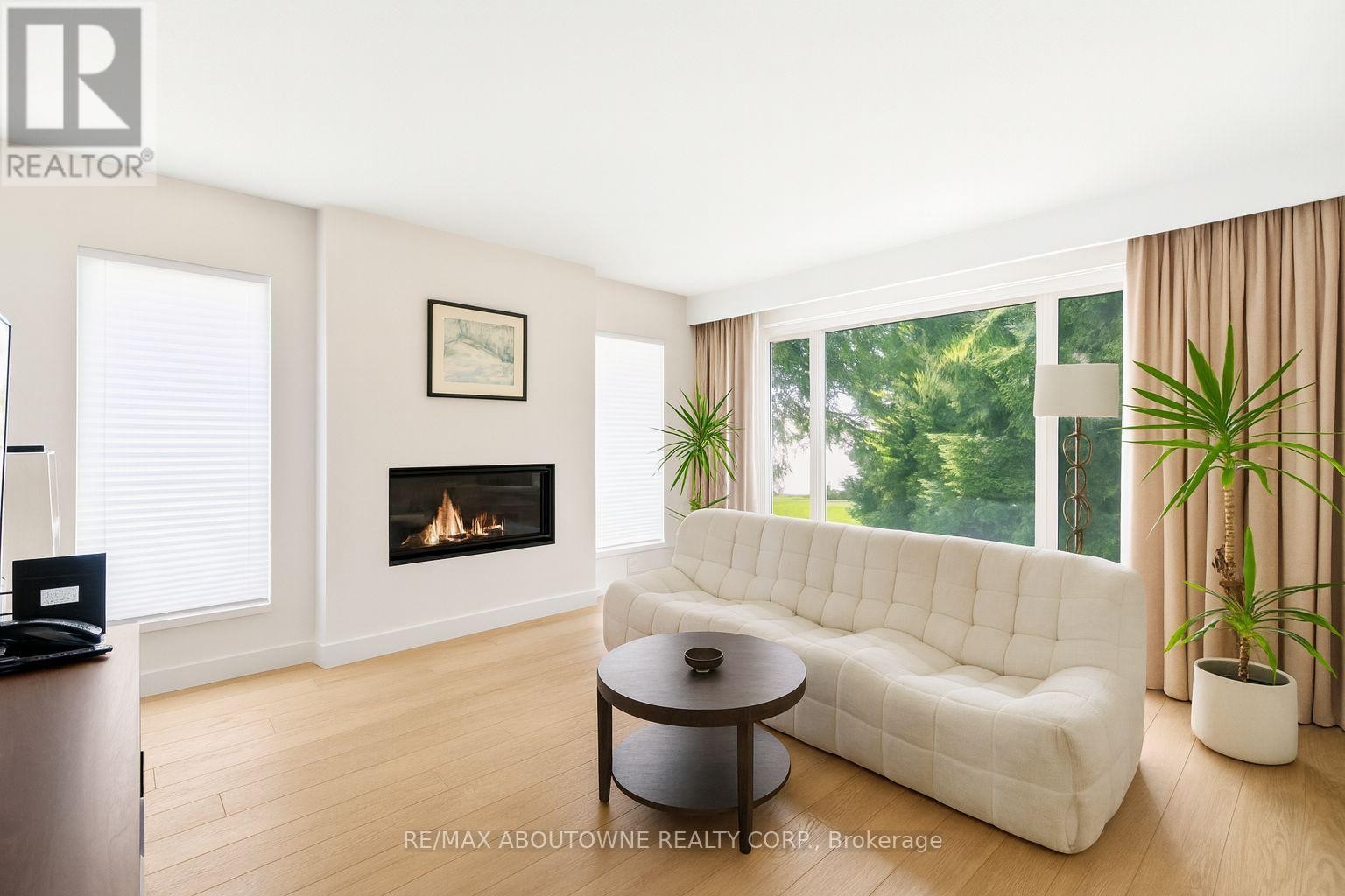 












20 ARKENDO DRIVE

,
Oakville (FD Ford),




Ontario
L6J5T9

