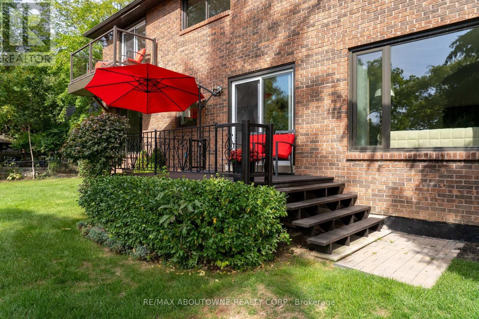 












20 ARKENDO DRIVE

,
Oakville (FD Ford),




Ontario
L6J5T9

