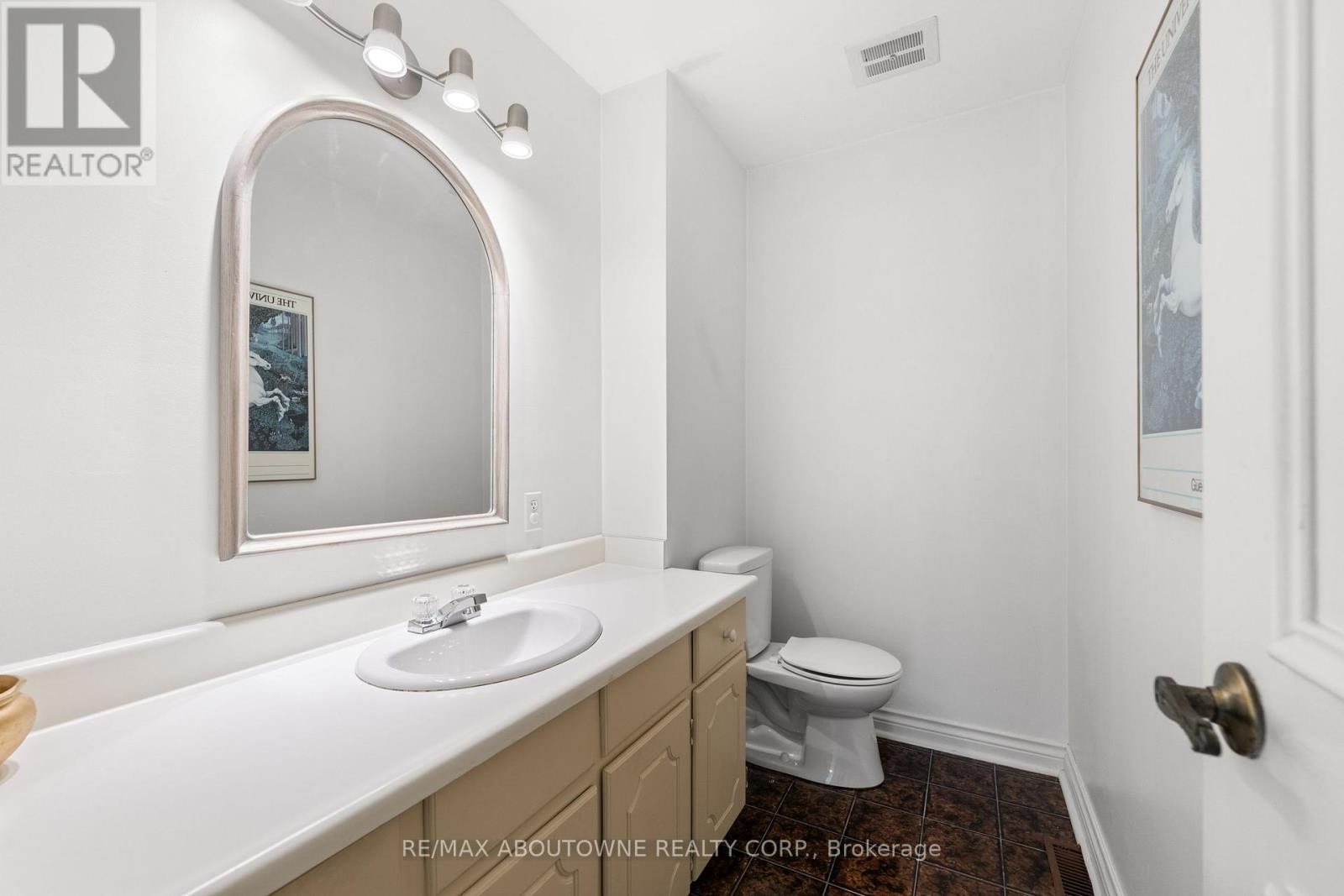 












20 ARKENDO DRIVE

,
Oakville (FD Ford),




Ontario
L6J5T9


