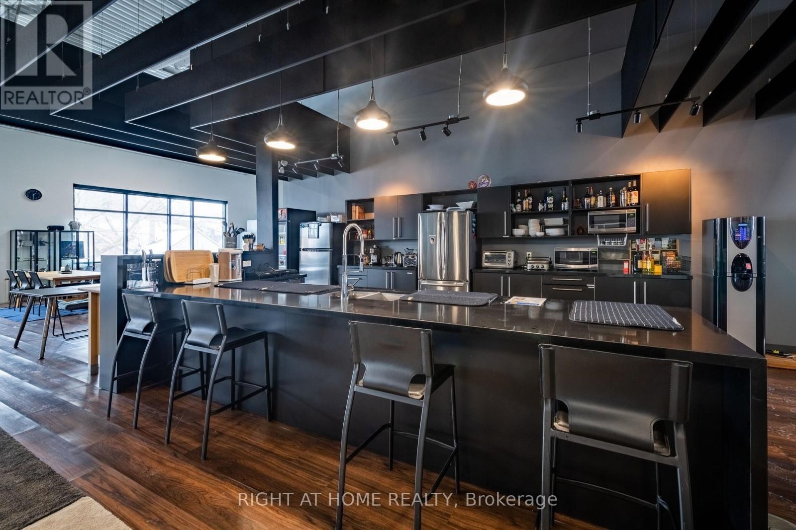 












2ND FLOOR - 772 DOVERCOURT ROAD

,
Toronto (Dovercourt-Wallace Emerson-Junction),




Ontario
M6H4C9

