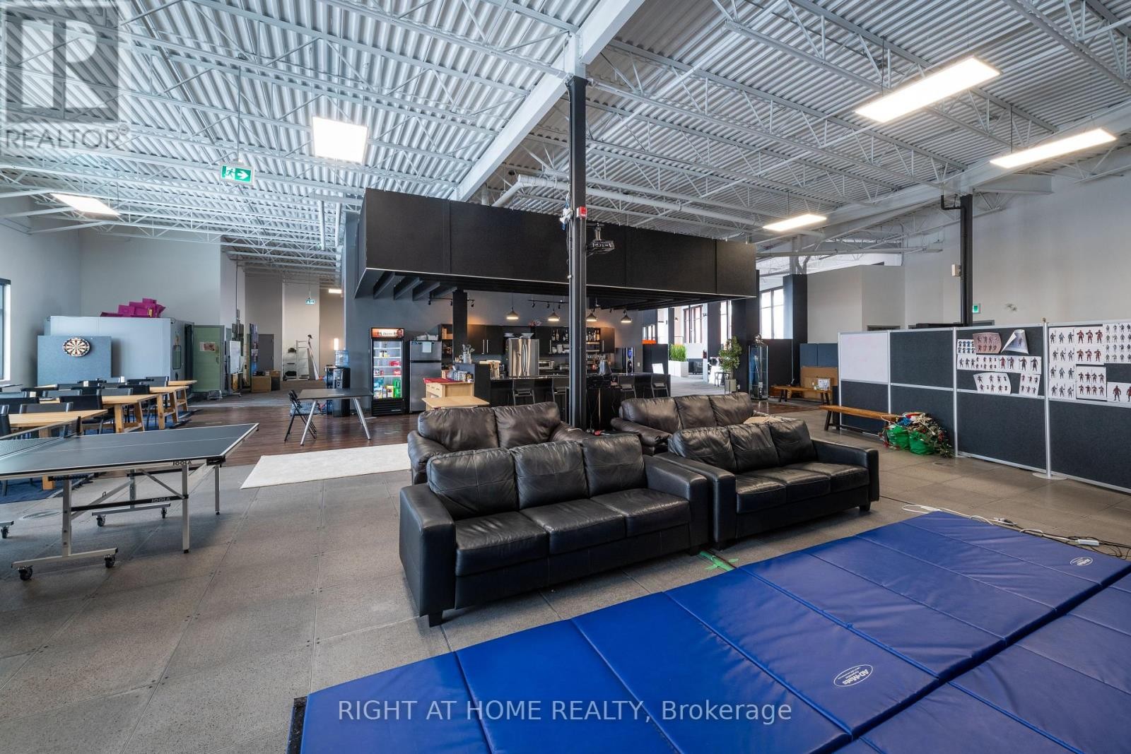 












2ND FLOOR - 772 DOVERCOURT ROAD

,
Toronto (Dovercourt-Wallace Emerson-Junction),




Ontario
M6H4C9

