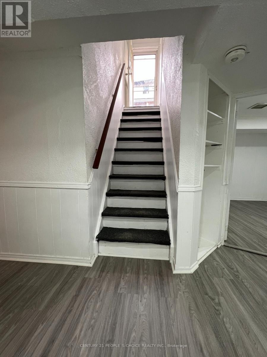 












BSMT - 534 LANA TERRACE

,
Mississauga (Mississauga Valleys),




Ontario
L5A3B3

