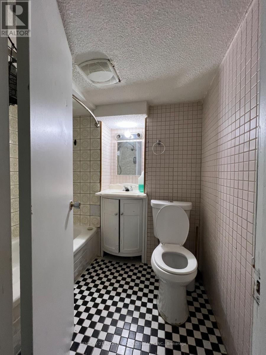 












BSMT - 534 LANA TERRACE

,
Mississauga (Mississauga Valleys),




Ontario
L5A3B3

