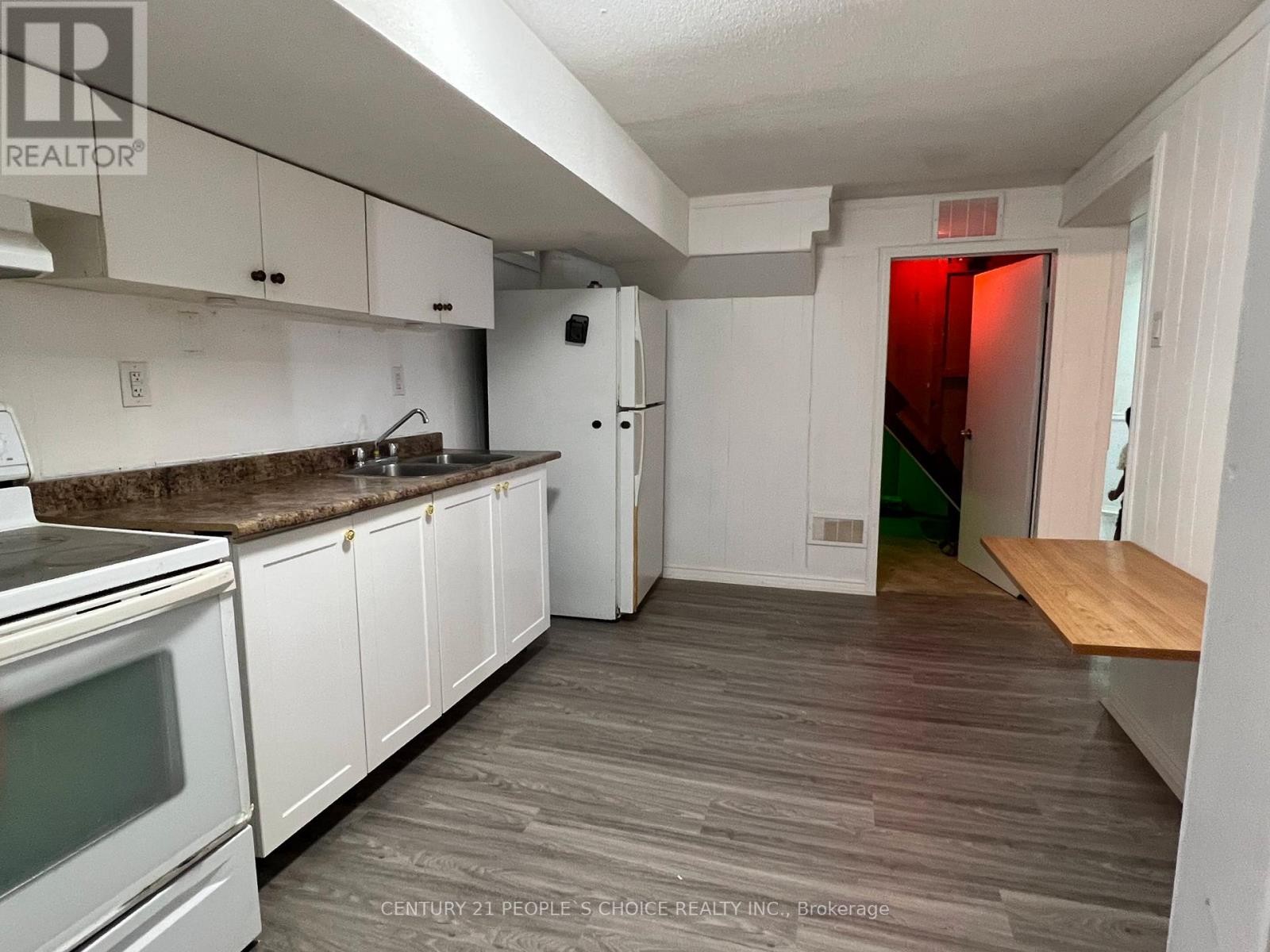 












BSMT - 534 LANA TERRACE

,
Mississauga (Mississauga Valleys),




Ontario
L5A3B3

