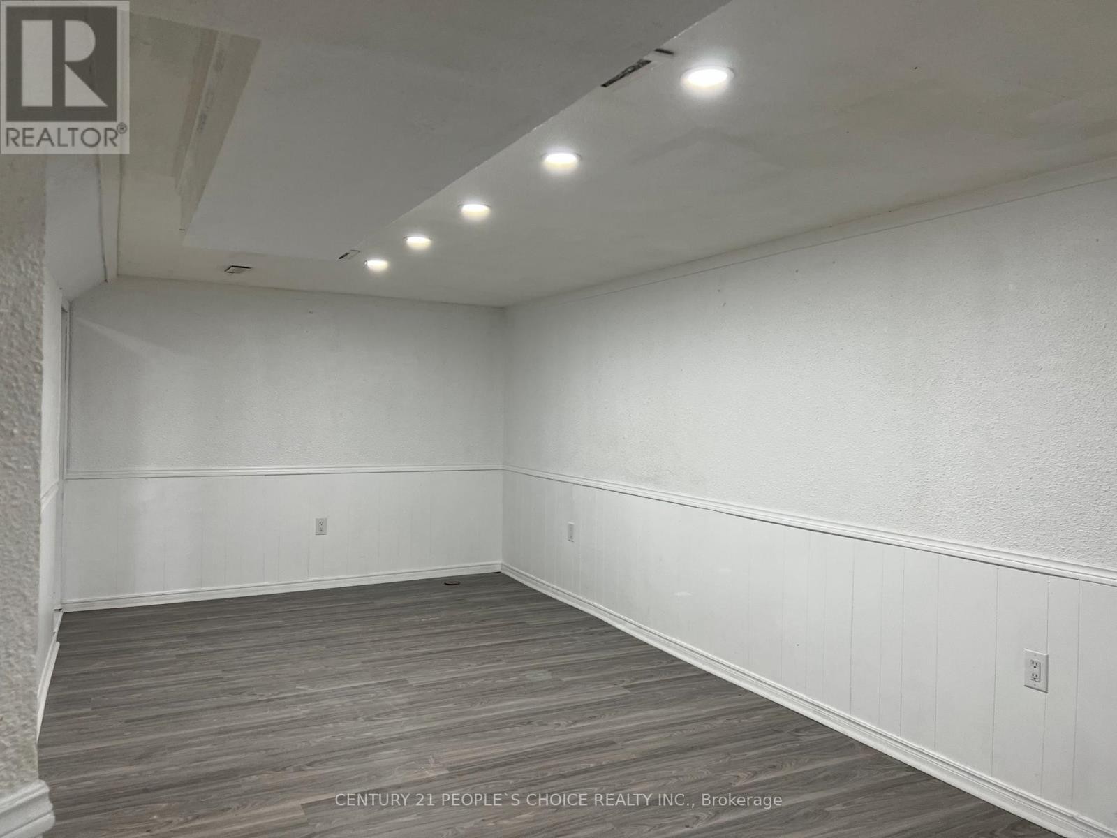 












BSMT - 534 LANA TERRACE

,
Mississauga (Mississauga Valleys),




Ontario
L5A3B3

