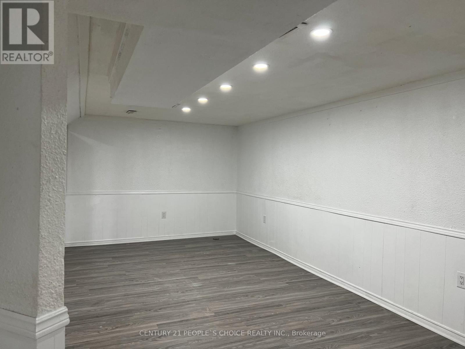 












BSMT - 534 LANA TERRACE

,
Mississauga (Mississauga Valleys),




Ontario
L5A3B3

