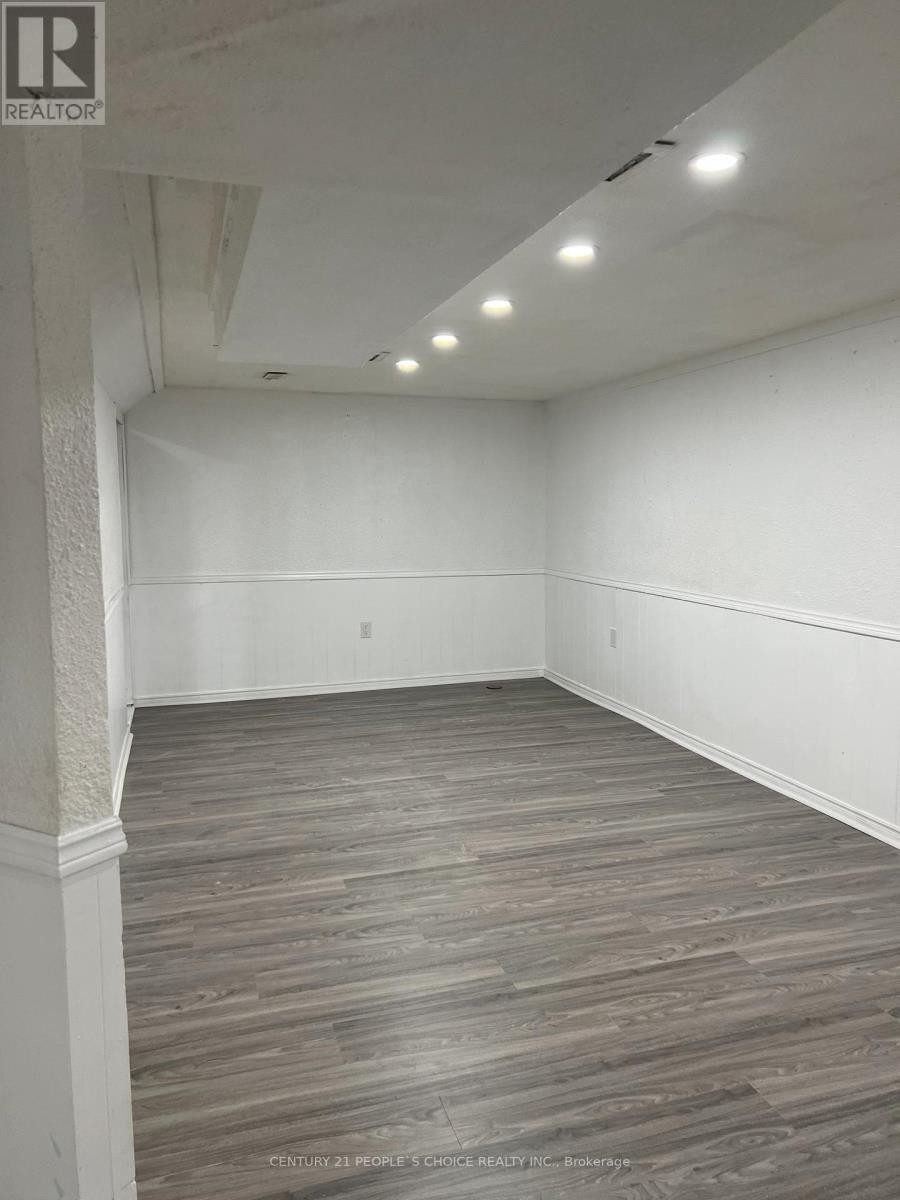 












BSMT - 534 LANA TERRACE

,
Mississauga (Mississauga Valleys),




Ontario
L5A3B3

