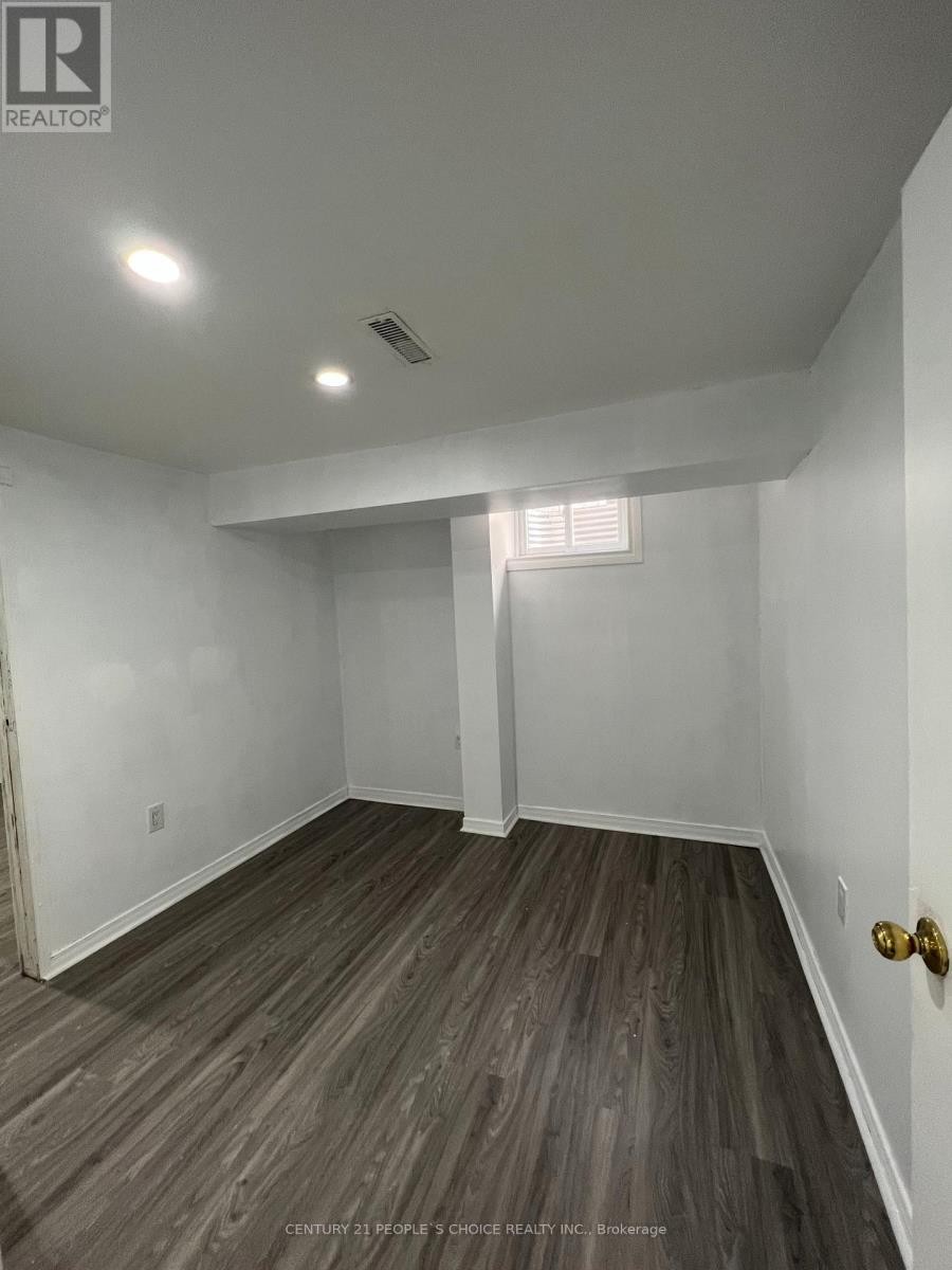 












BSMT - 534 LANA TERRACE

,
Mississauga (Mississauga Valleys),




Ontario
L5A3B3

