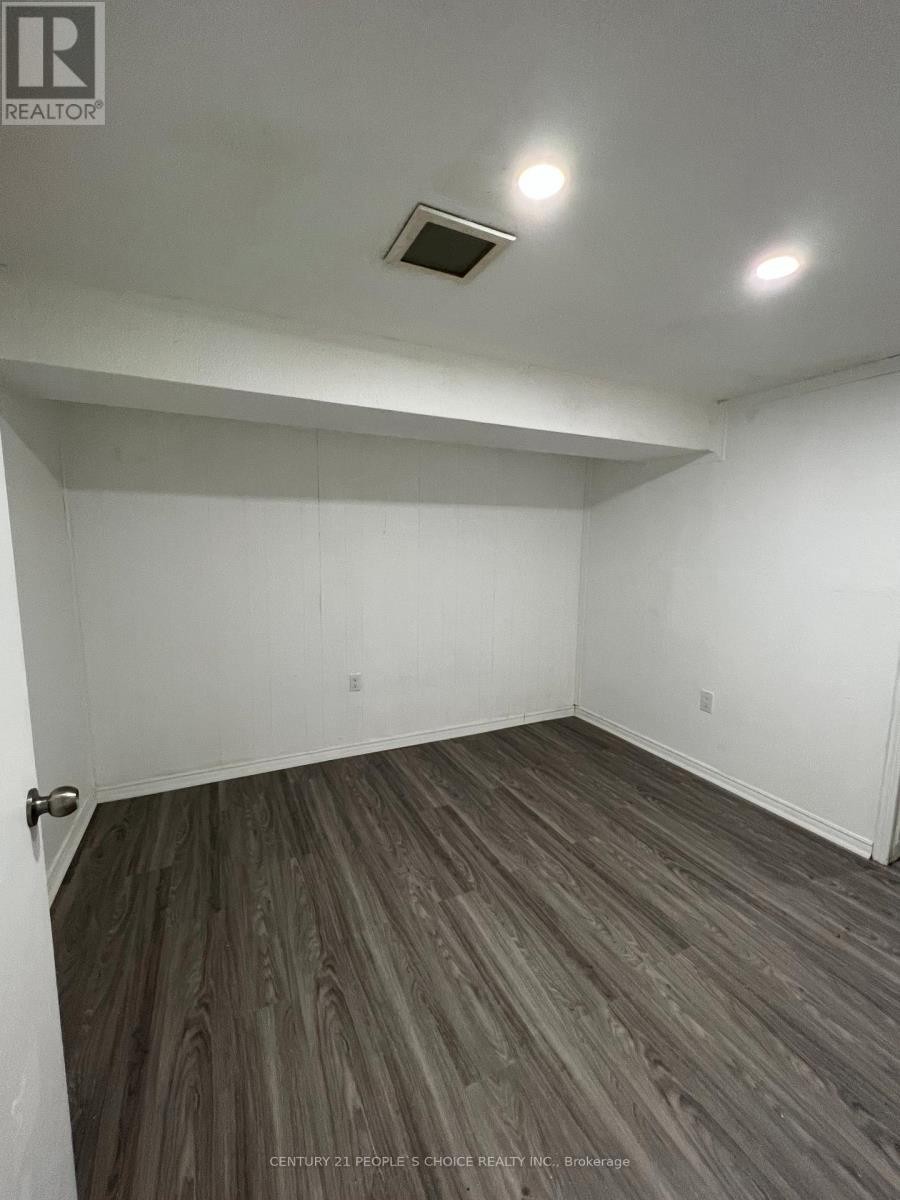 












BSMT - 534 LANA TERRACE

,
Mississauga (Mississauga Valleys),




Ontario
L5A3B3

