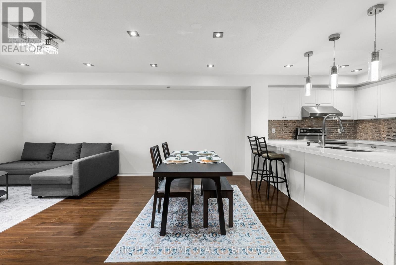 












12 - 5725 TENTH LINE W

,
Mississauga (Churchill Meadows),




Ontario
L5M0P7

