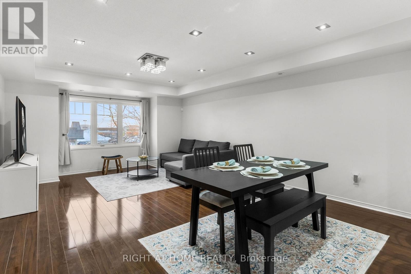 












12 - 5725 TENTH LINE W

,
Mississauga (Churchill Meadows),




Ontario
L5M0P7

