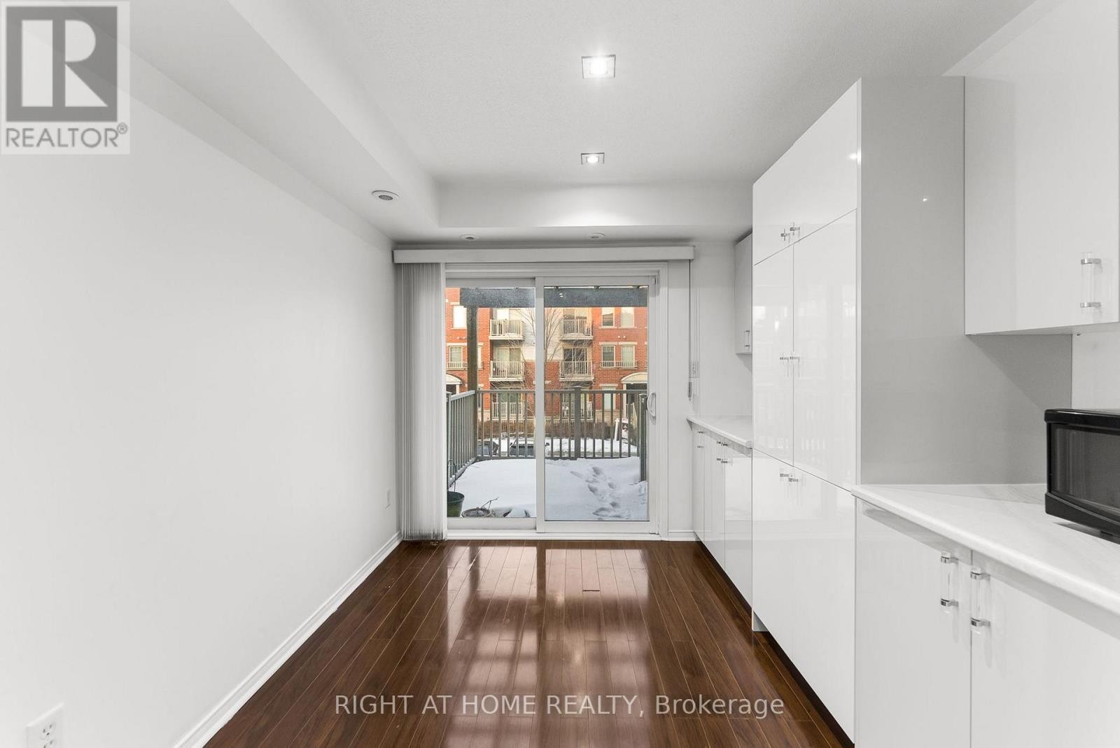 












12 - 5725 TENTH LINE W

,
Mississauga (Churchill Meadows),




Ontario
L5M0P7

