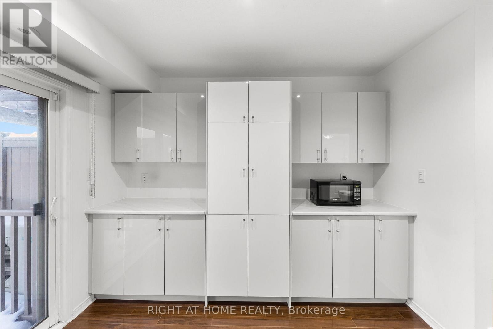 












12 - 5725 TENTH LINE W

,
Mississauga (Churchill Meadows),




Ontario
L5M0P7

