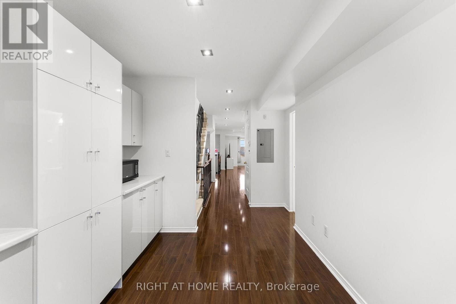 












12 - 5725 TENTH LINE W

,
Mississauga (Churchill Meadows),




Ontario
L5M0P7

