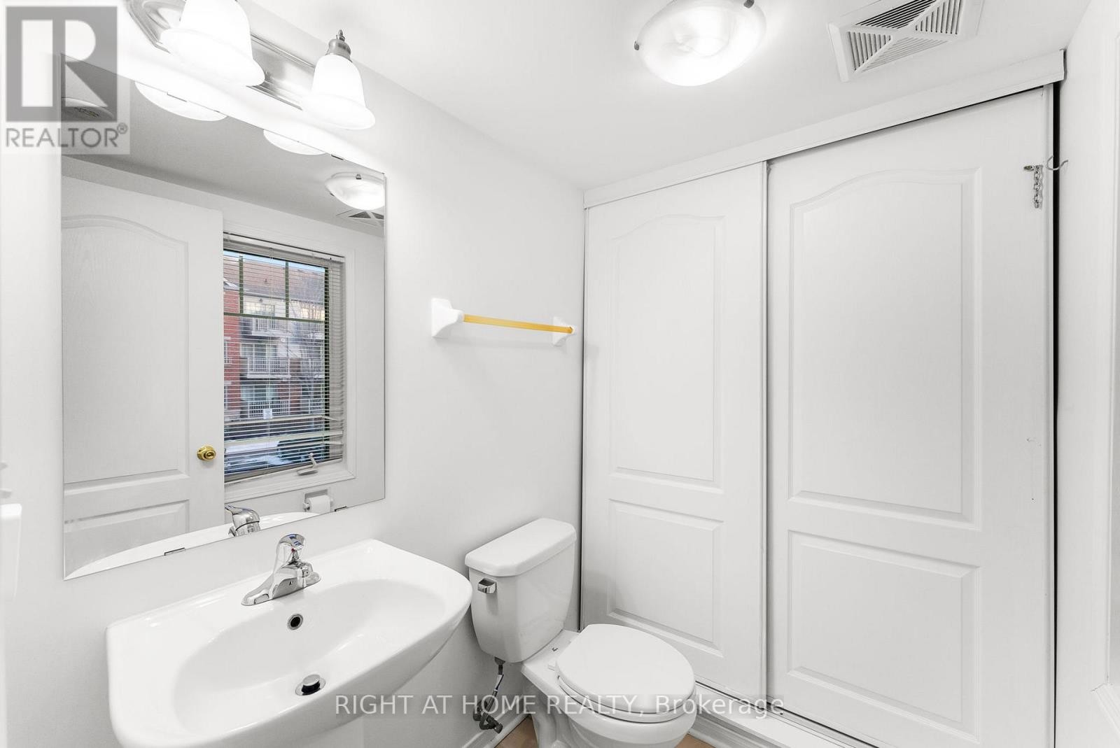 












12 - 5725 TENTH LINE W

,
Mississauga (Churchill Meadows),




Ontario
L5M0P7

