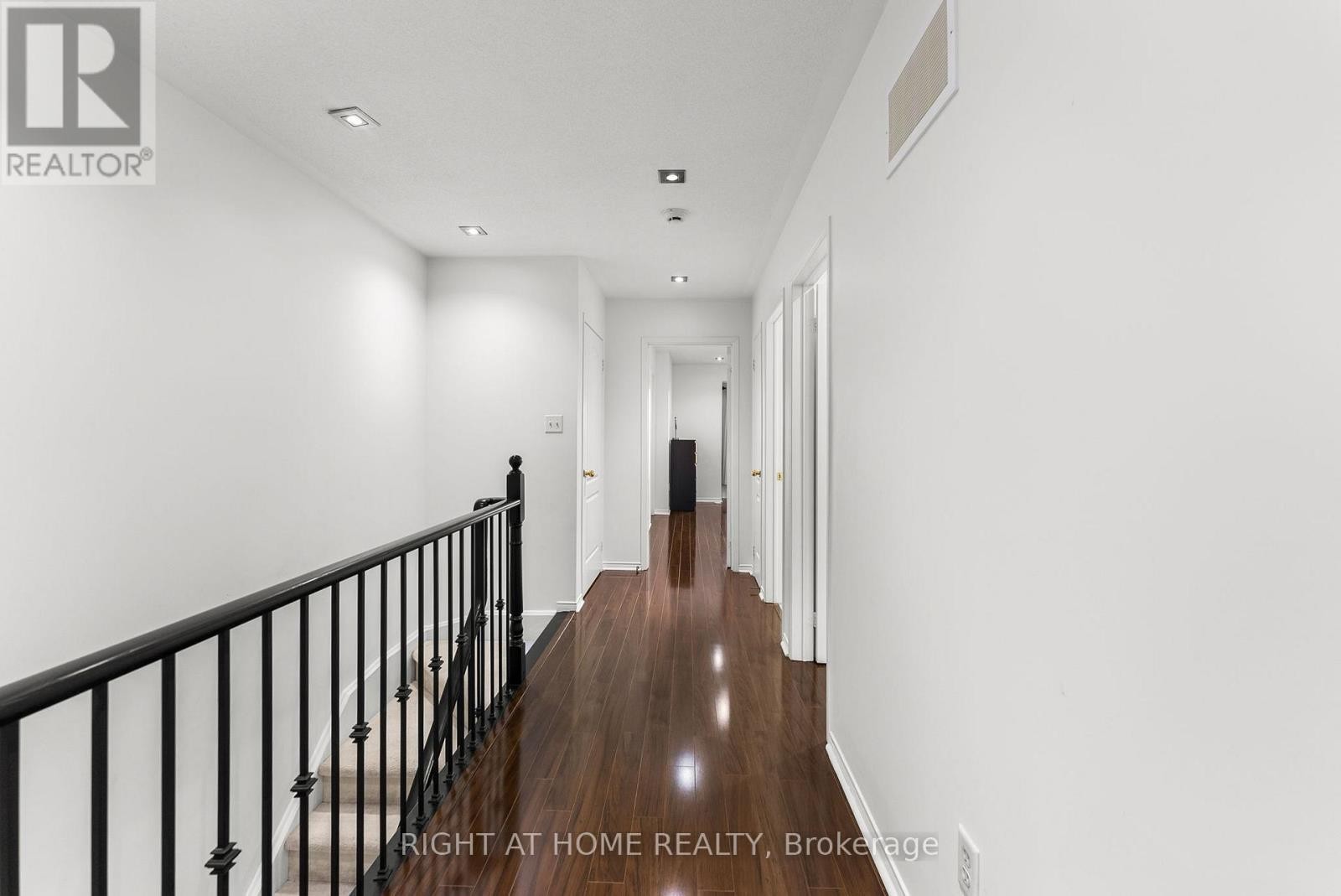 












12 - 5725 TENTH LINE W

,
Mississauga (Churchill Meadows),




Ontario
L5M0P7

