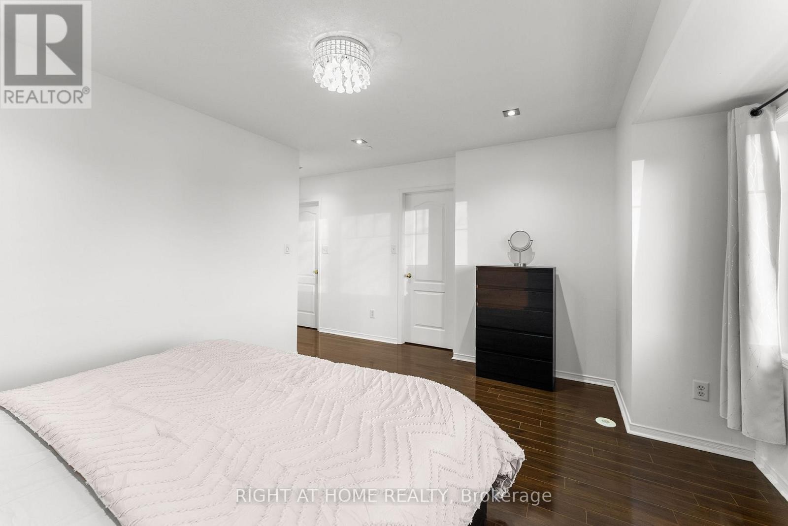 












12 - 5725 TENTH LINE W

,
Mississauga (Churchill Meadows),




Ontario
L5M0P7

