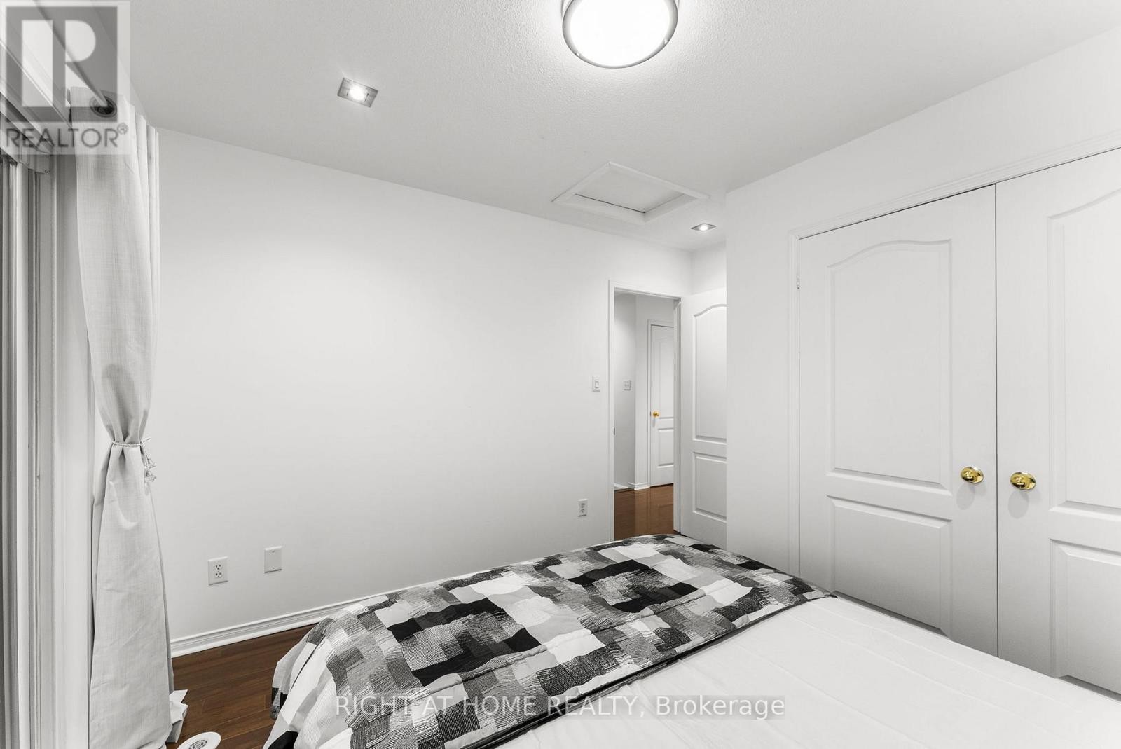 












12 - 5725 TENTH LINE W

,
Mississauga (Churchill Meadows),




Ontario
L5M0P7

