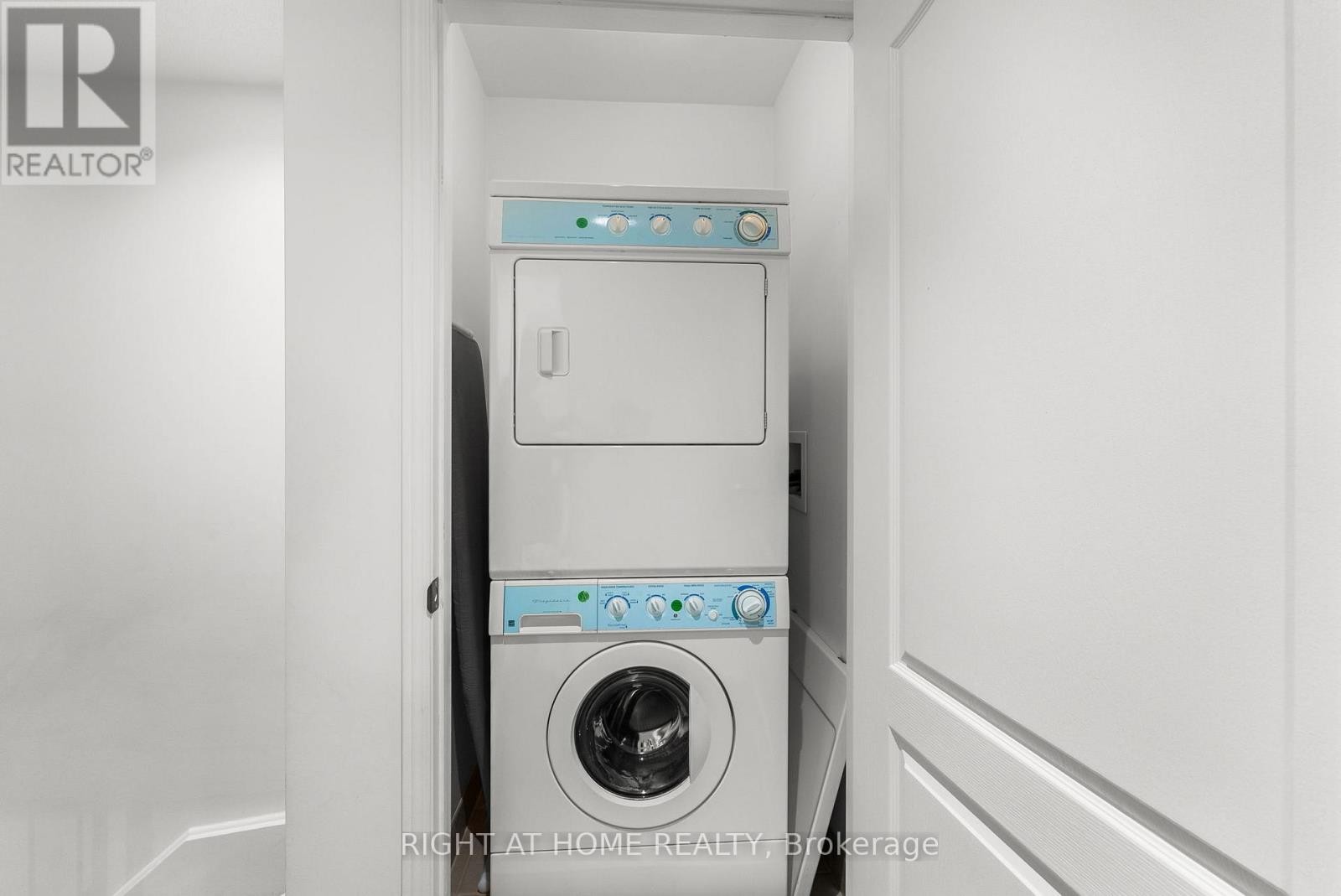 












12 - 5725 TENTH LINE W

,
Mississauga (Churchill Meadows),




Ontario
L5M0P7

